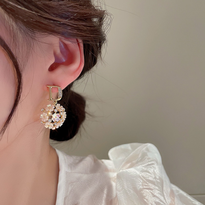 Anting Tusuk Gantung Bentuk D Desain Bunga Hias Berlian Gaya Elegan Untuk Wanita
