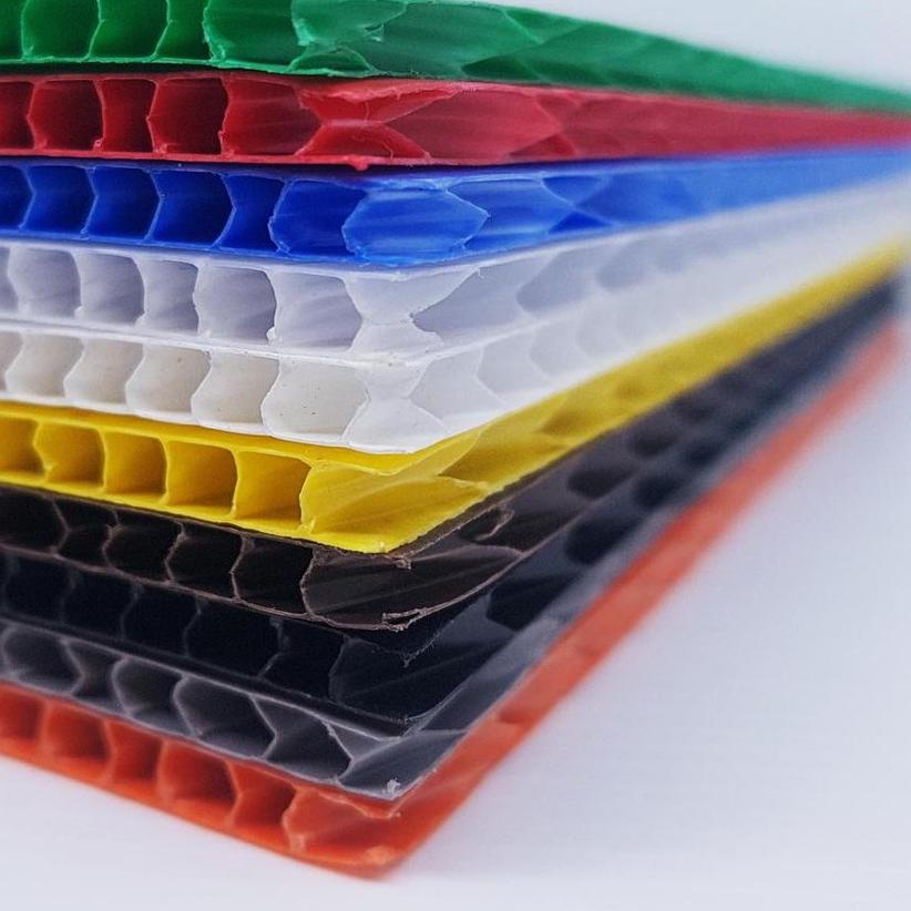

10.10 BRANDS FESTIVAL Lembar Karton Plastik PP Corrugated 3mm Uk. 50x75 cm (1 pack isi 5 lbr)
