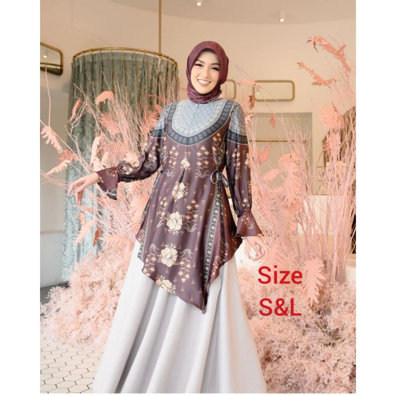 Rafflesia Blouse wk Wearing Klamby