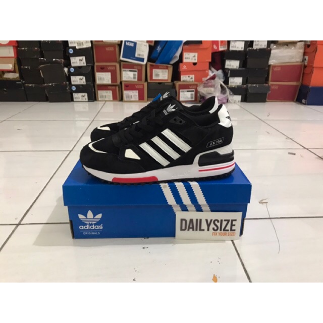 zx 750 black and white