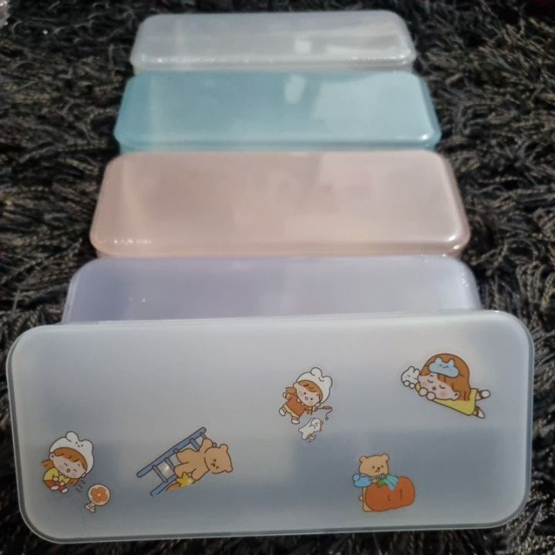 

Kotak Pensil Polos Mika Plastik
