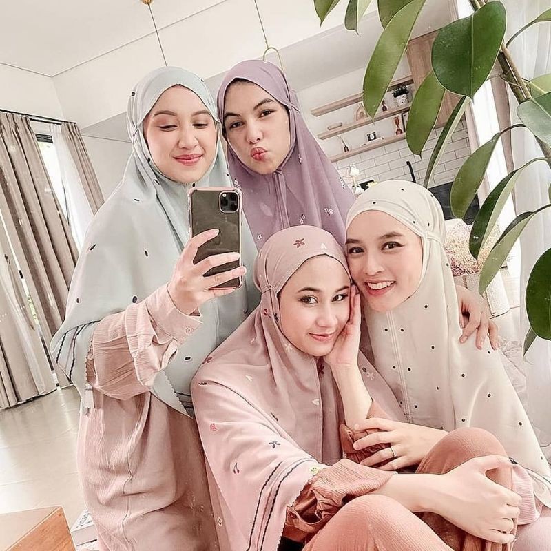 Ceria Bergo vanilla hijab