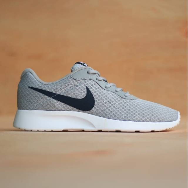 nike tanjun grey