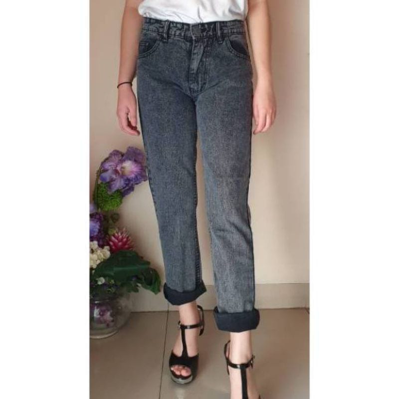 MAGCUN- Celana Highwaist Boyfriend Jeans Wanita - BF Jeans Polos Basic Standar