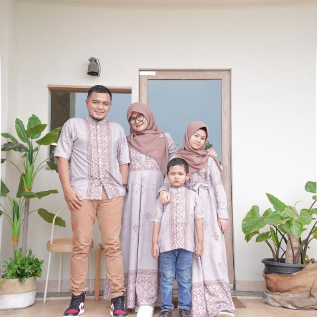 COUPLE FAMILY AKSARA RAYA LEBARAN 2020
