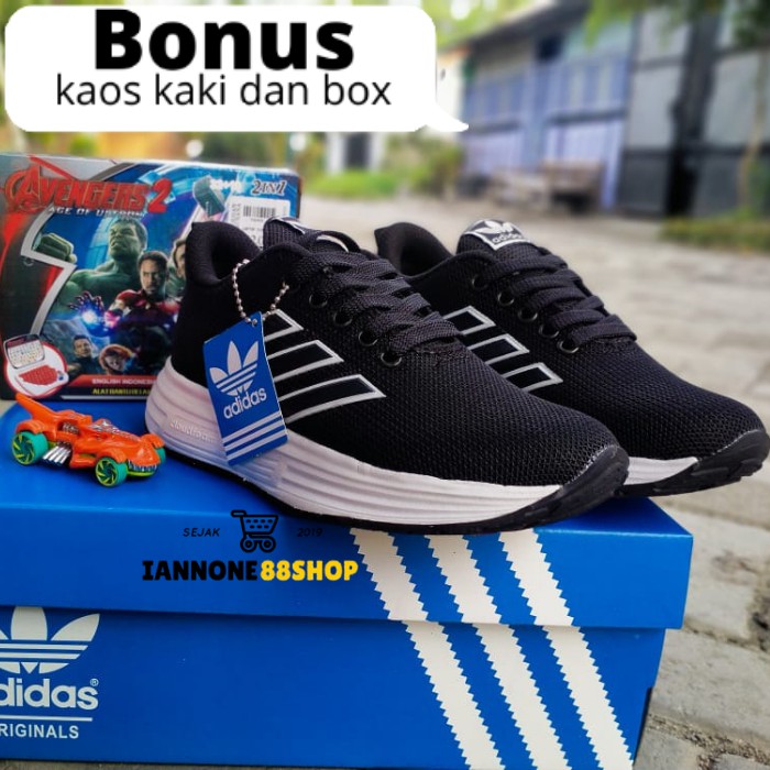 SEPATU SEKOLAH ADIDAS RUN HITAM POLOS BLACKSKY / COWOK CEWEK / TERBARU TERLARIS / SA004 POLOS hiking