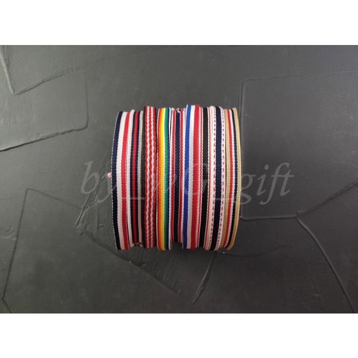 

Pita Grossgrain Warna Mix ; Lebar 1 cm; Panjang 28.5 yard