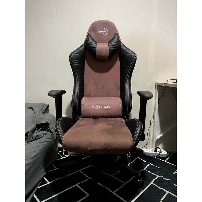 Kursi Gaming Aero Cool Knight Burgundy Red Bekas
