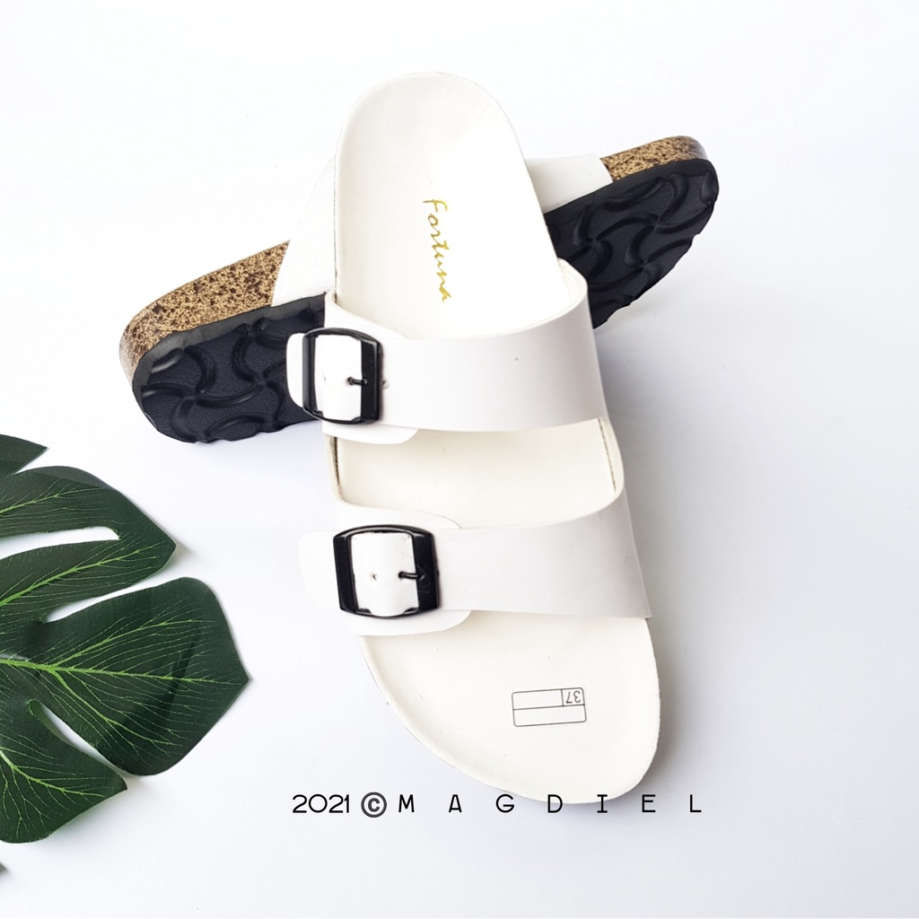 Magdiel - Classic Sandal Wanita Casual Slop