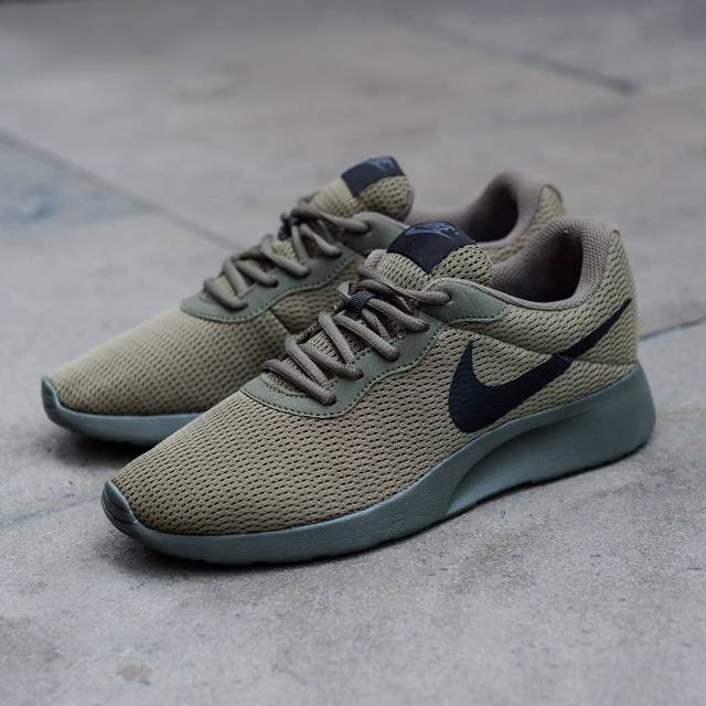 nike tanjun army green