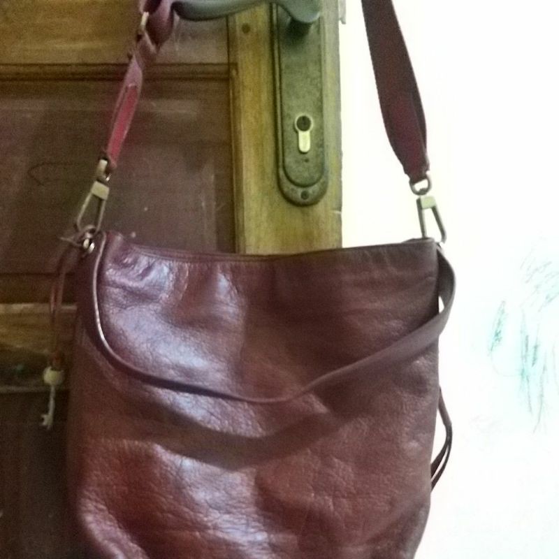 tas fossil hobo maroon preloved