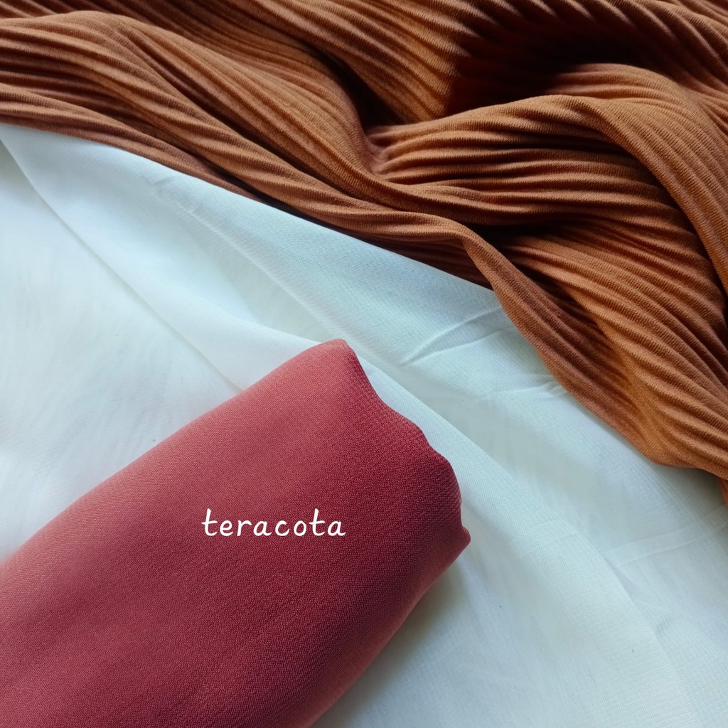 BELLA SQUARE JAHIT TEPI //HIJAB// JILBAB KHIMAR KERUDUNG BERGO SEGIEMPAT-TERACOTTA