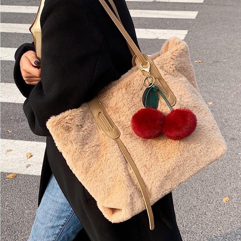 Tas Tote Bulu Beludru Cherry / Tas Wanita Bulu Tas TOTE BAG HOBO CHERRY KEISHA Bahan Bulu Korea Import Lembut Soft Fluffy Muat Banyak Tas Remaja