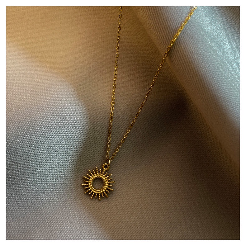 Versi Korea Dari Liontin Bunga Matahari Baru Titanium Steel Kalung Emas