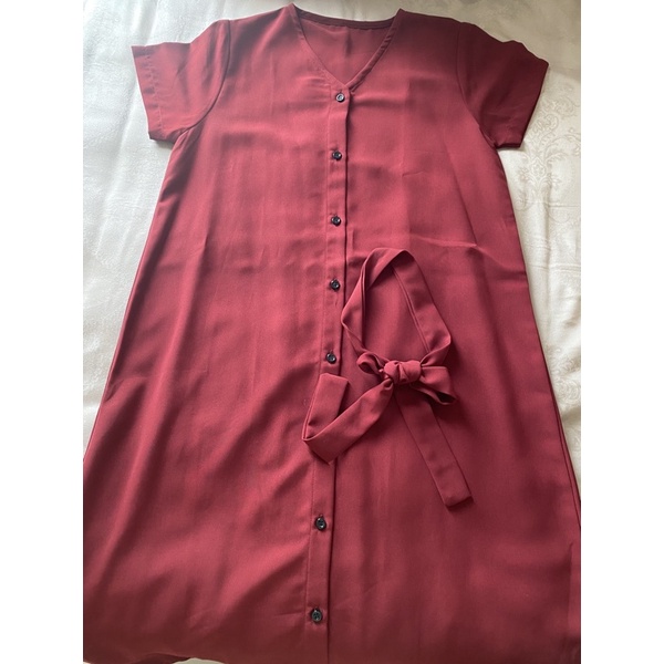 dress merah maroon