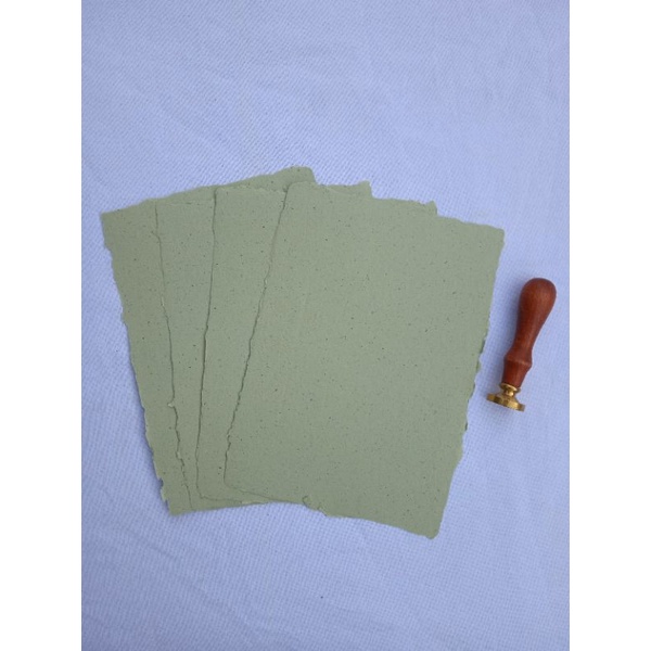 

Kertas Daur Ulang A5 Warna Alpukat – Handmade & Ramah Lingkungan