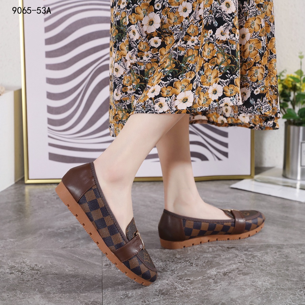 Logo Buckle Flat Heel Shoes #9065-53A