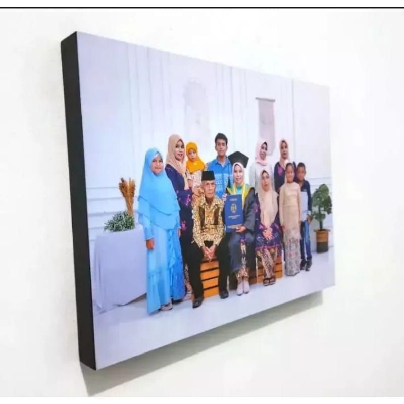CETAK FOTO + BINGKAI KAYU 10R (30X20). 4 FOTO ITU PAKE BINGAKAI