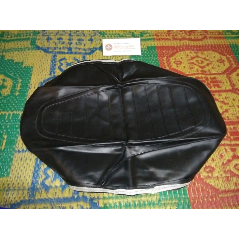 kalep kulit sarung jok sadel Honda CB100 CB125 CG110 CG125 motif garis NOS