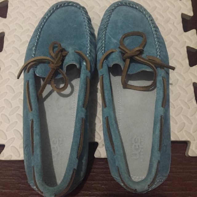 Sepatu flat UGG preloved