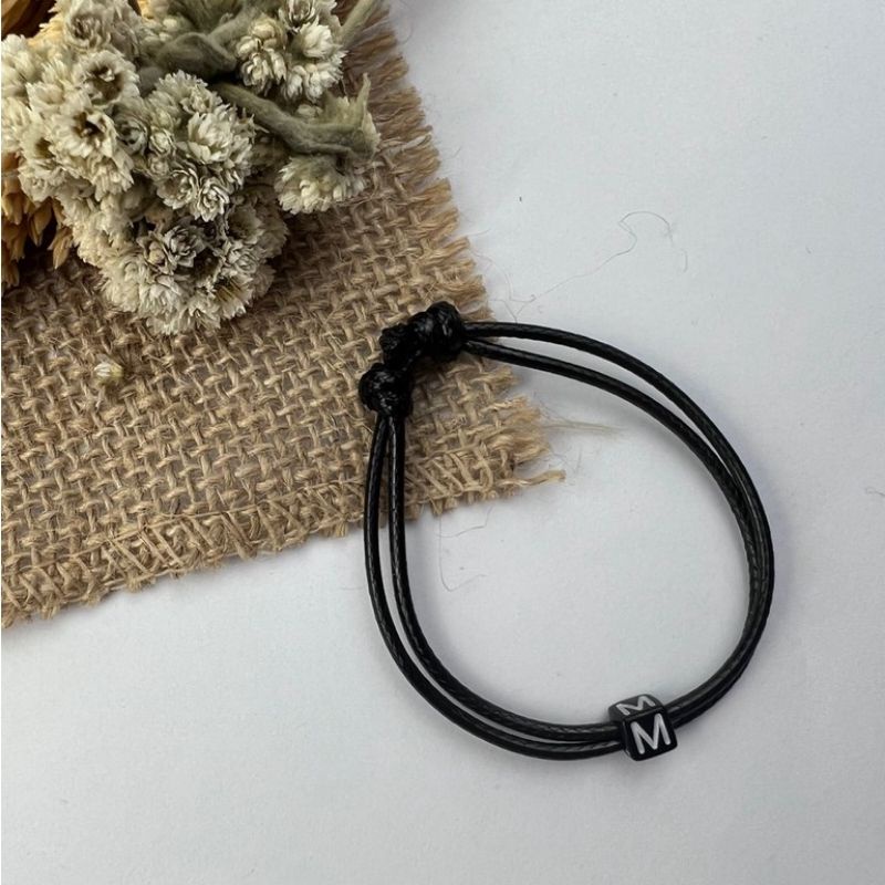 GELANG TALI KULIT HURUF M