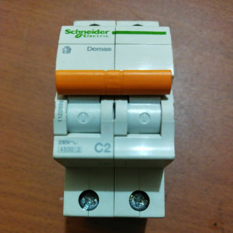 Schneider mcb 2p c2 c4(harga sama)