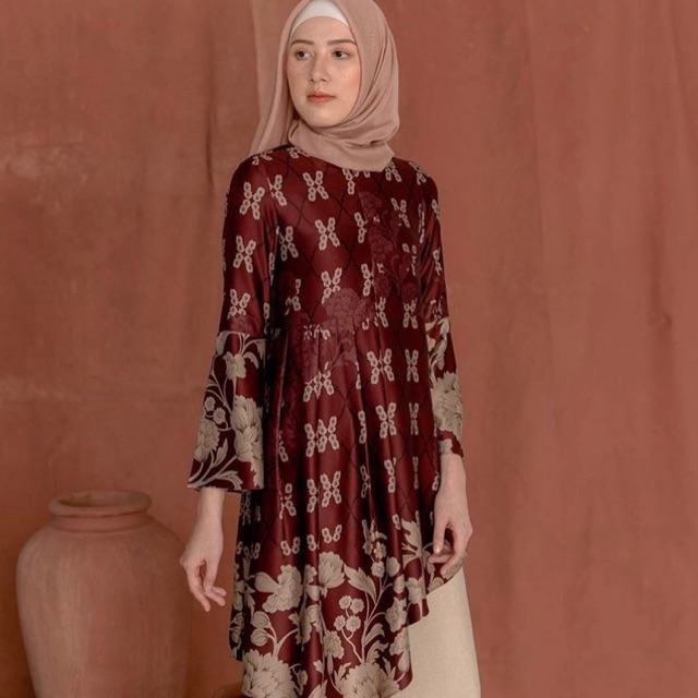 Flores Tunic Wearing Klamby