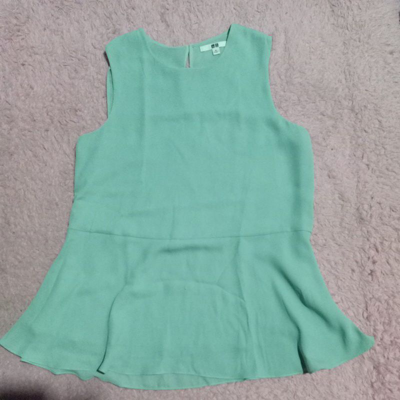 Uniqlo sage green atasan