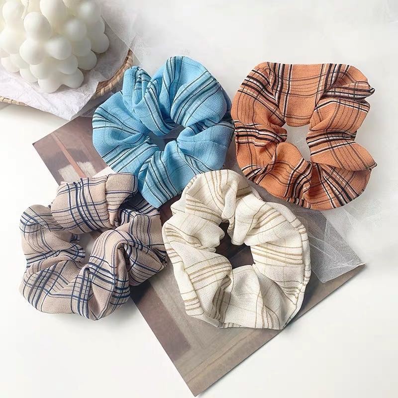 Ikat Rambut Motif Kotak Untuk Wanita / Srunchie Rambut Wanita Motif Kotak Gaya Korea Import