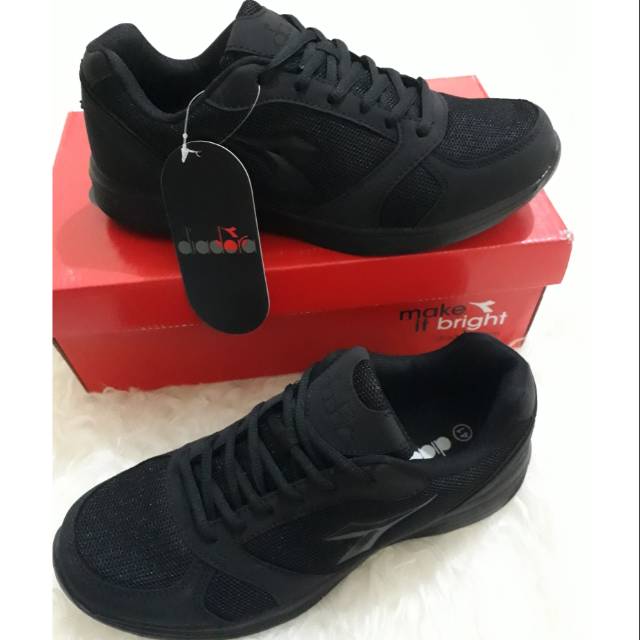 Diadora full black original | Shopee 