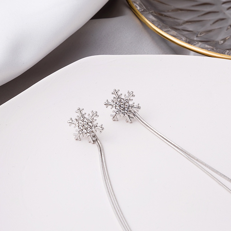 Anting Stud 925 Silver Needle Desain Snowflake Aksen Berlian Rumbai Serbaguna Untuk Natal