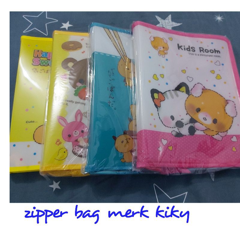 

zipper bag A5 merk kiky