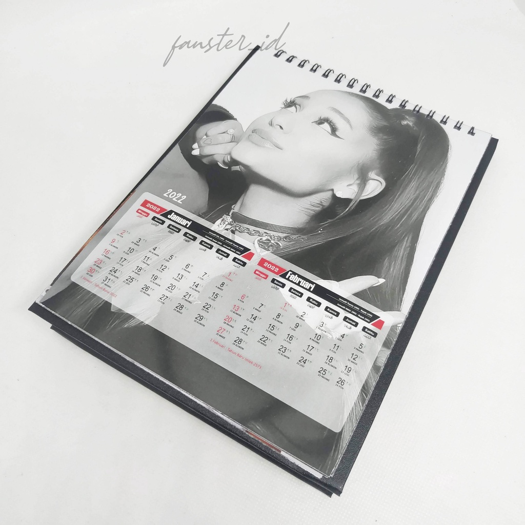 

Kalender Meja Hardcover Ariana Grande Bebas Custom