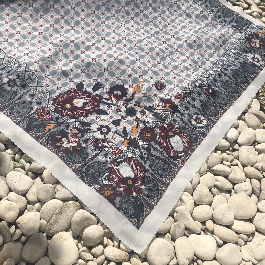 JILBAB MOTIF HIJAB SEGIEMPAT VOAL MOTIF PREMIUM JILBAB PRINT LASERCUT KERUDUNG SEGIEMPAT MOTIF MURAH-Gisela