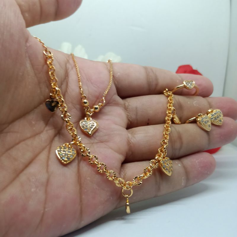 set perhiasan anak motif love, set perhiasan anak titanium asli anti luntur anti karat terbaru, perhiasan mirip mas asli import, perhiasan berlapis emas 24 k, perhiasan 1 set lengkap ,kalung gelang cincin anting