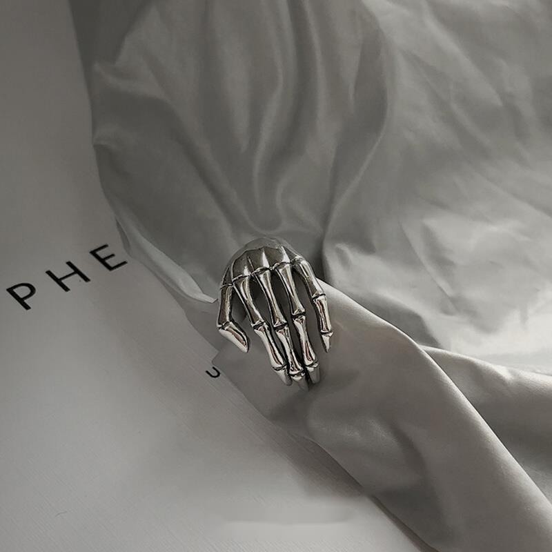 Cincin Model Terbuka Desain Cakar Lima Jari Warna Silver Gaya Retro