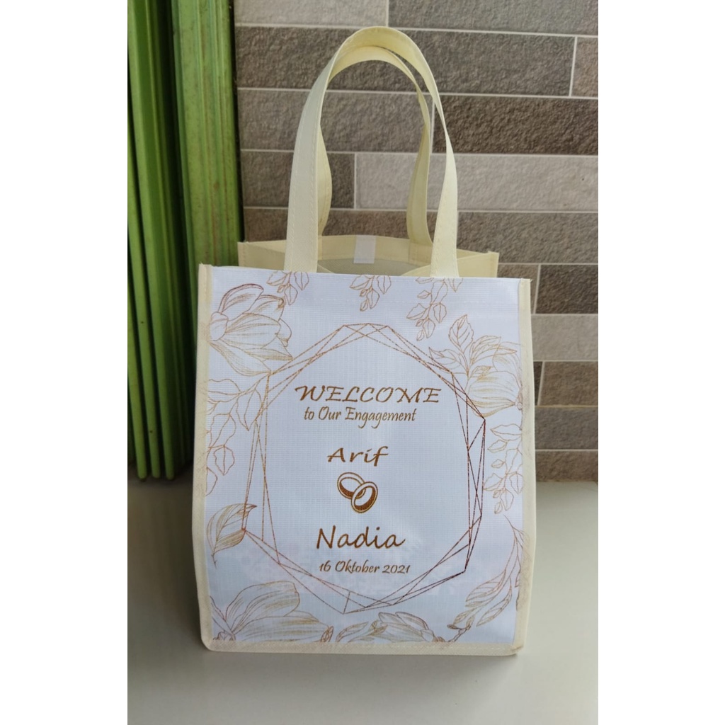 

tas bridesmaid/bridesmaid/tas hantaran/tas kotak/tas souvenir