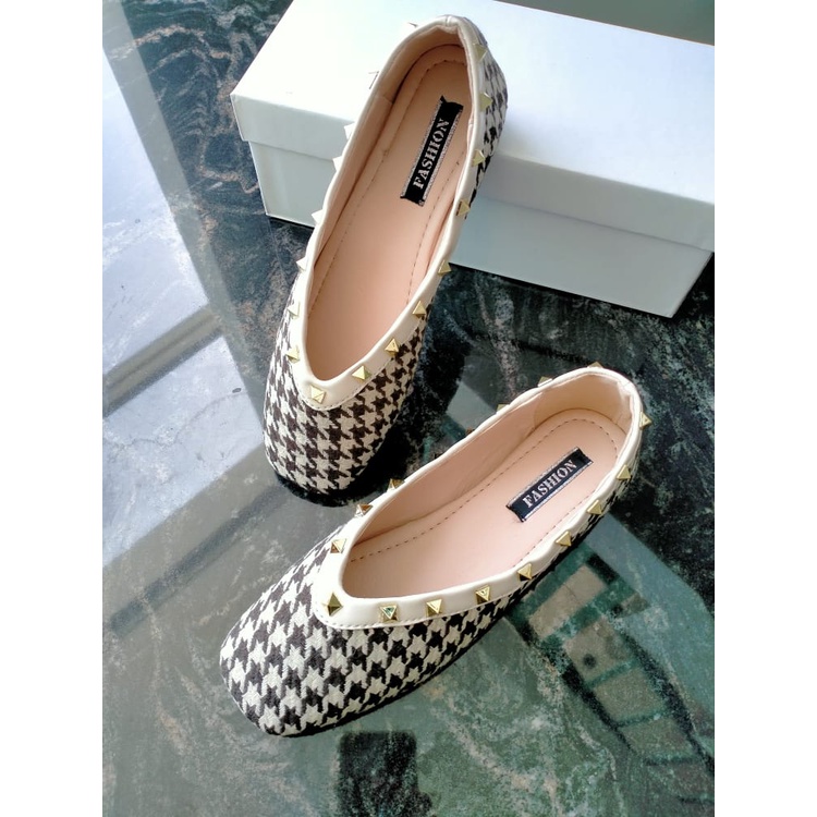 Flat shoes wanita G21