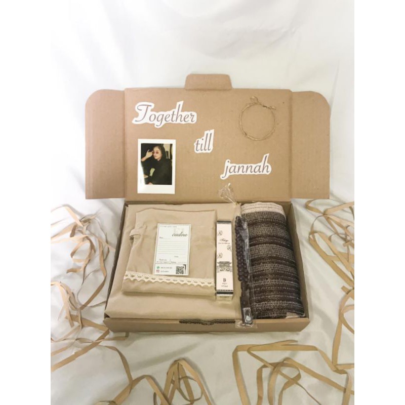 GIFTBOX WOMEN PRAYER SET HAMPERS MUKENA-Peralatan Sholat Wanita