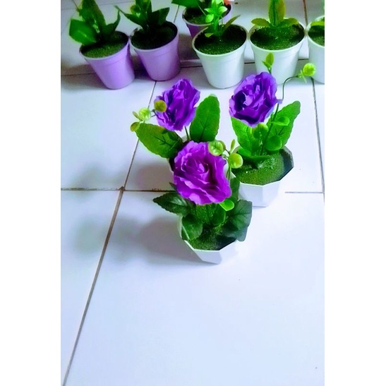BUNGA ROSE HIAS PLASTIK ARTIFICIAL/BUNGA HIAS ROS PLASTIK PLUS POTNYA