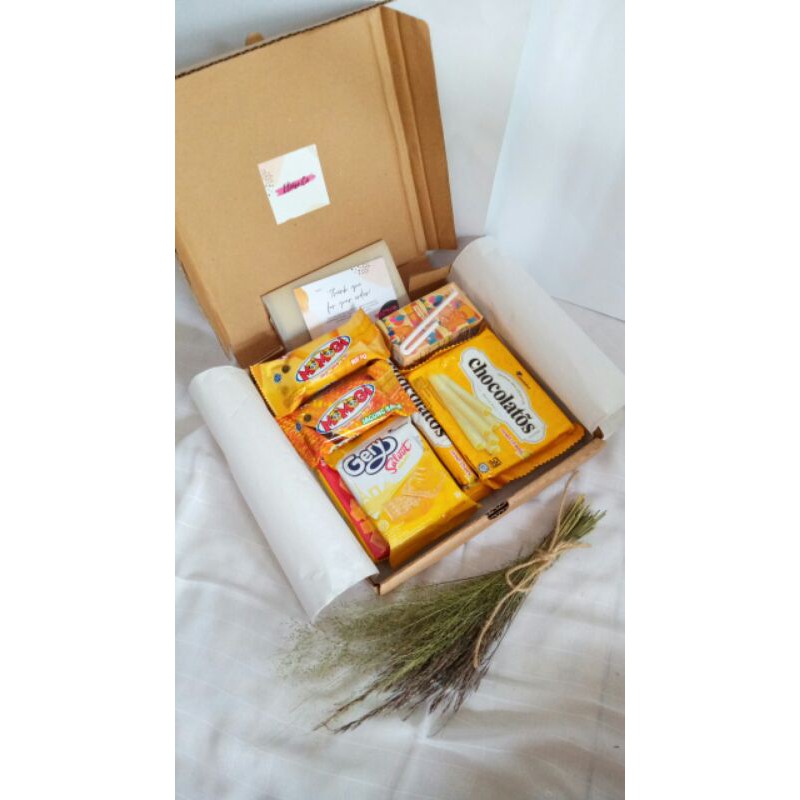 

HAMPERS / GIFTBOX SNACK BOX KUNING