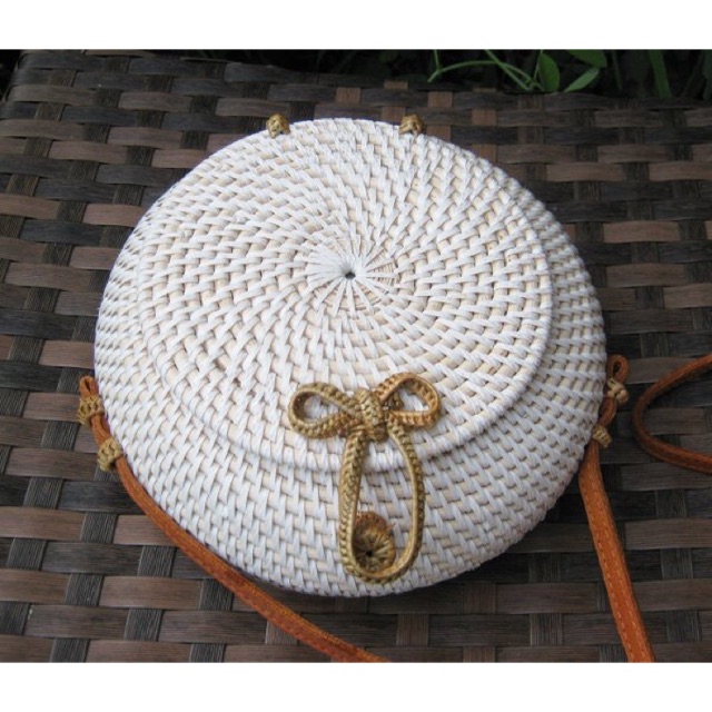 

Tas Rotan Kendi Kancing pita