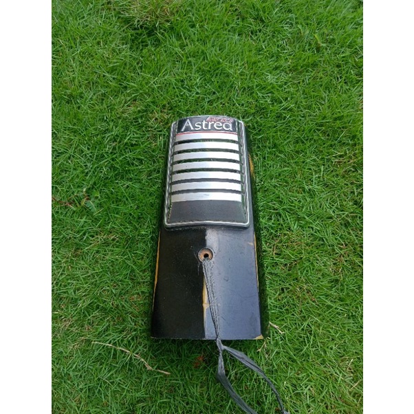EMBLEM PANEL C800 EMBLEM TAMENG DASI DEPAN PANEL HONDA ASTREA C800 HONDA ASDAP ORIGINAL
