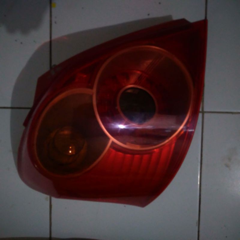 lampu belakang kiri yaris trd 2012