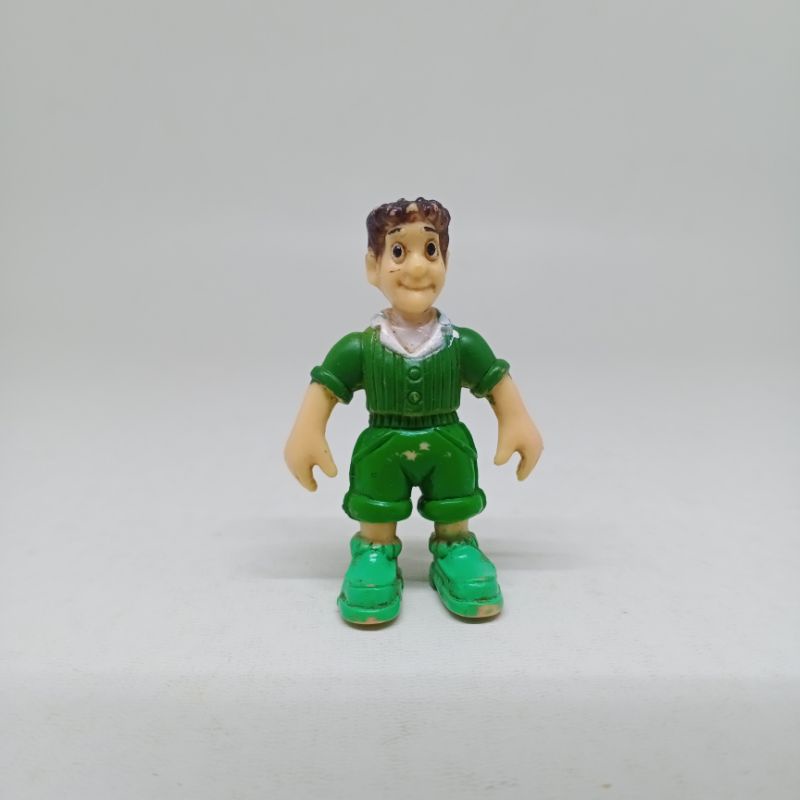 Figure Baju Hijau