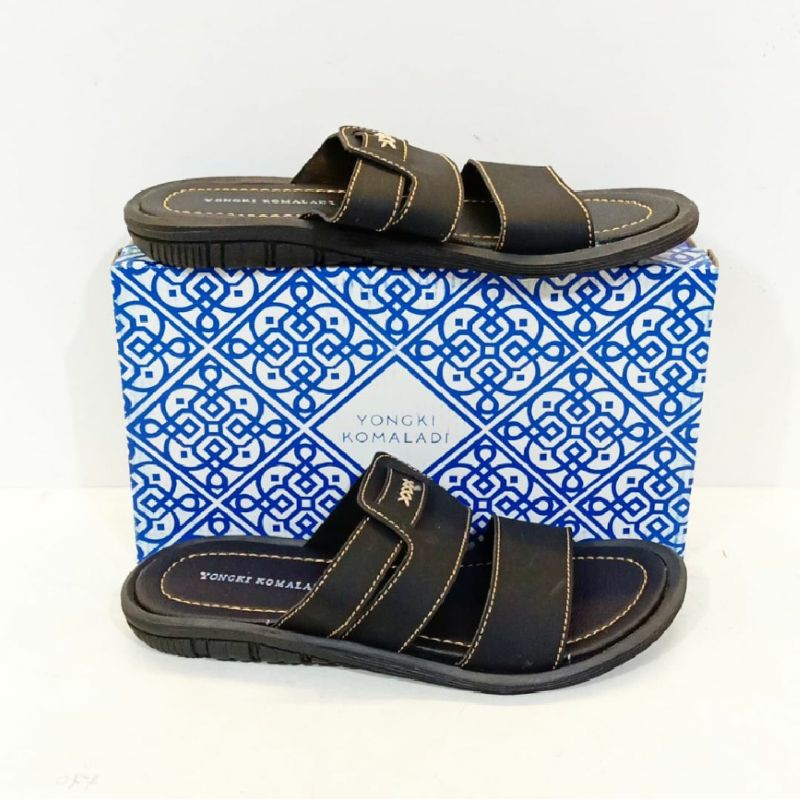 Sandal cowok Yongki komaladi