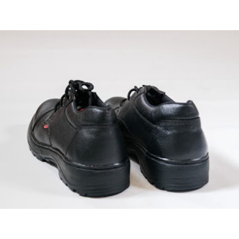 sepatu safety kulit model hitam pendek