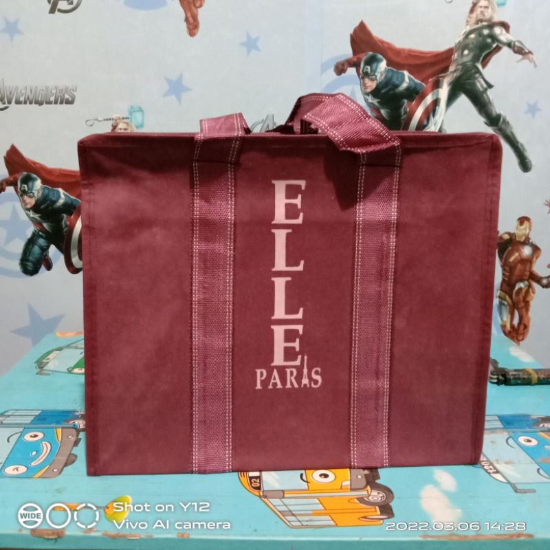 

Tas Serbaguna / Tas Souvenir model Elle UK. 33 x 27 x 12 Cm