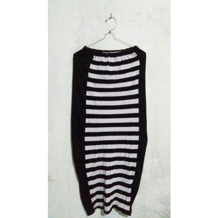 Preloved rok span garis