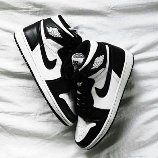 nike air jordans black and white
